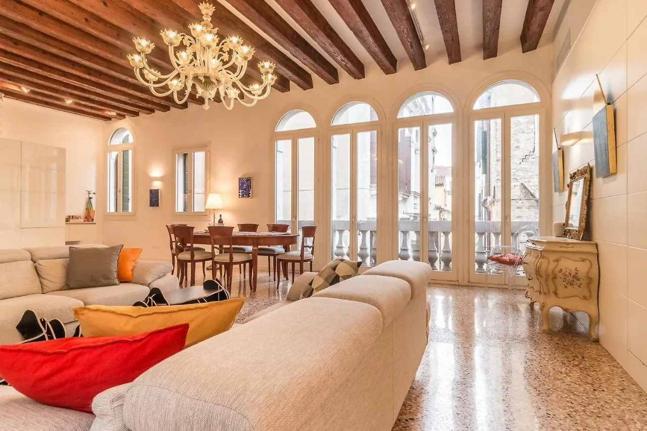 Gallery House Venecia Italia