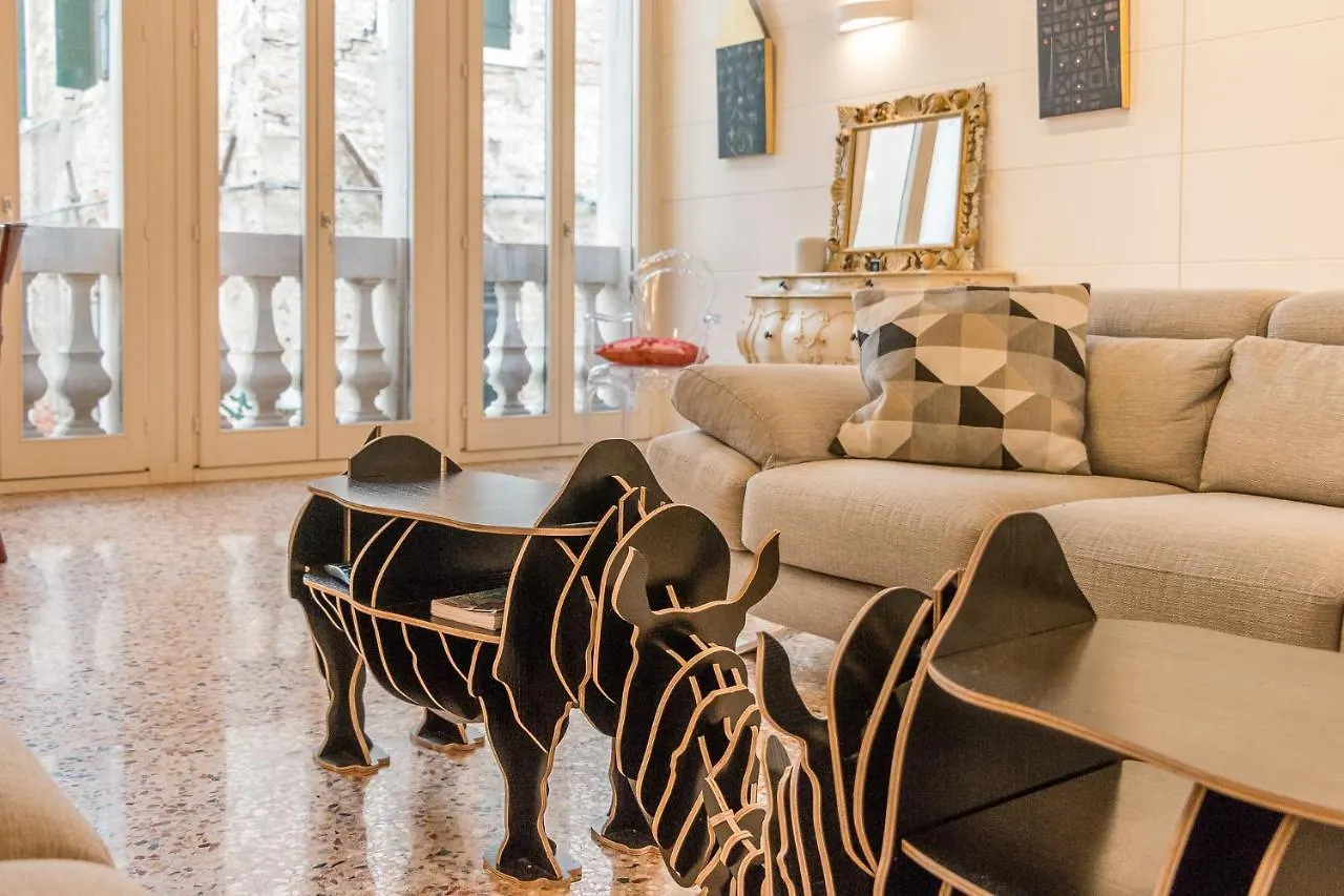 Gallery House Venecia 0*,  Italia