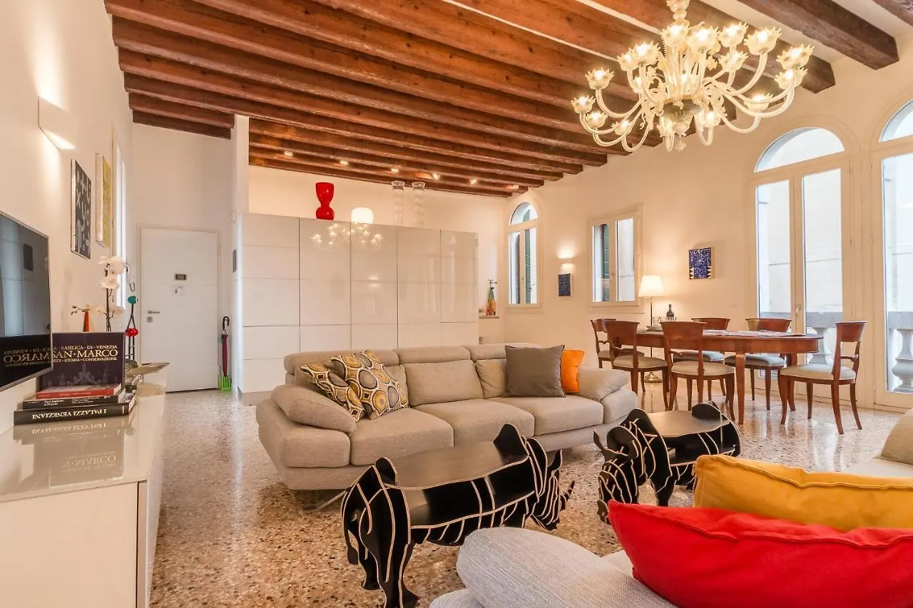 Gallery House Venecia 0*,